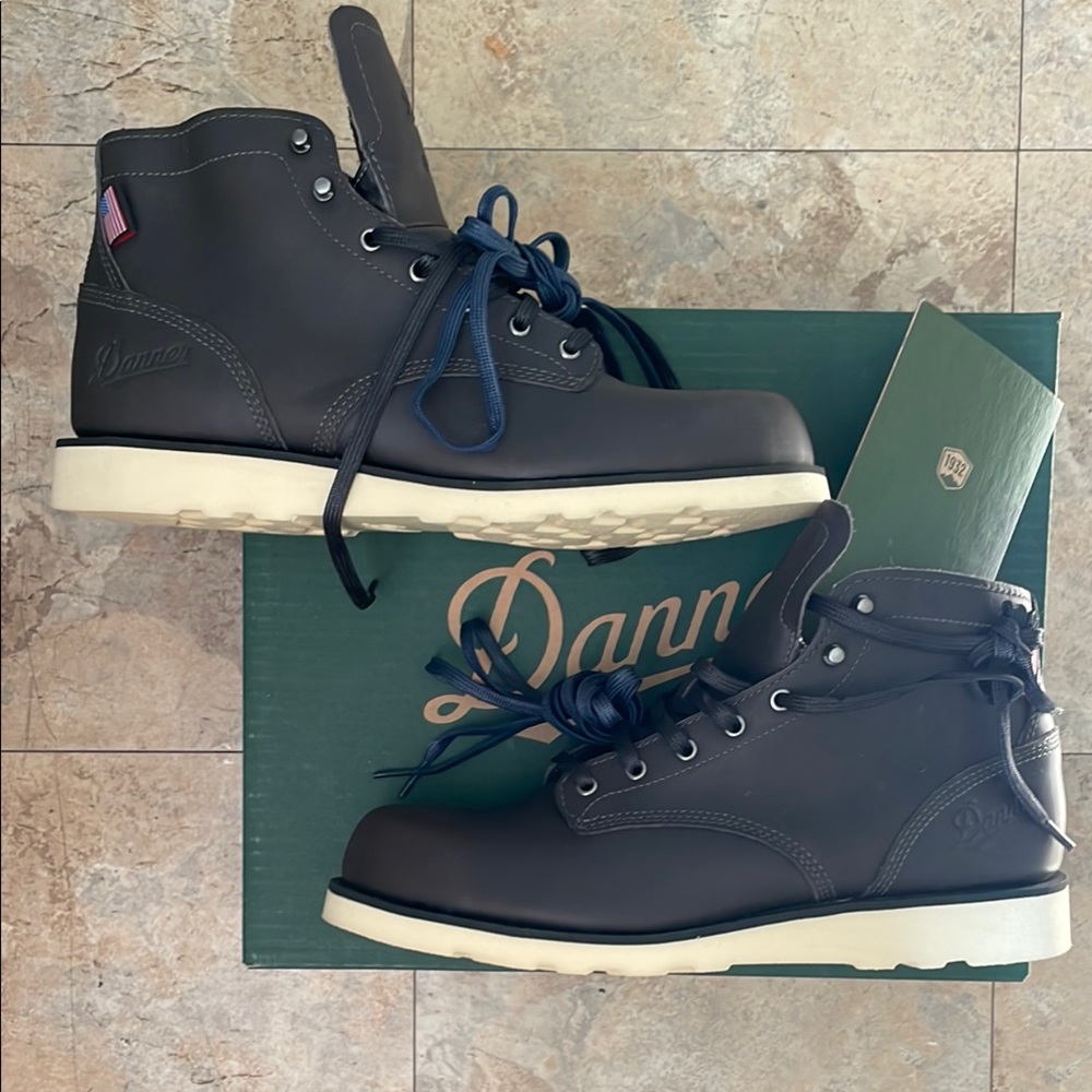 Danner Douglas Men's 9.5 Goretex Boots brand new